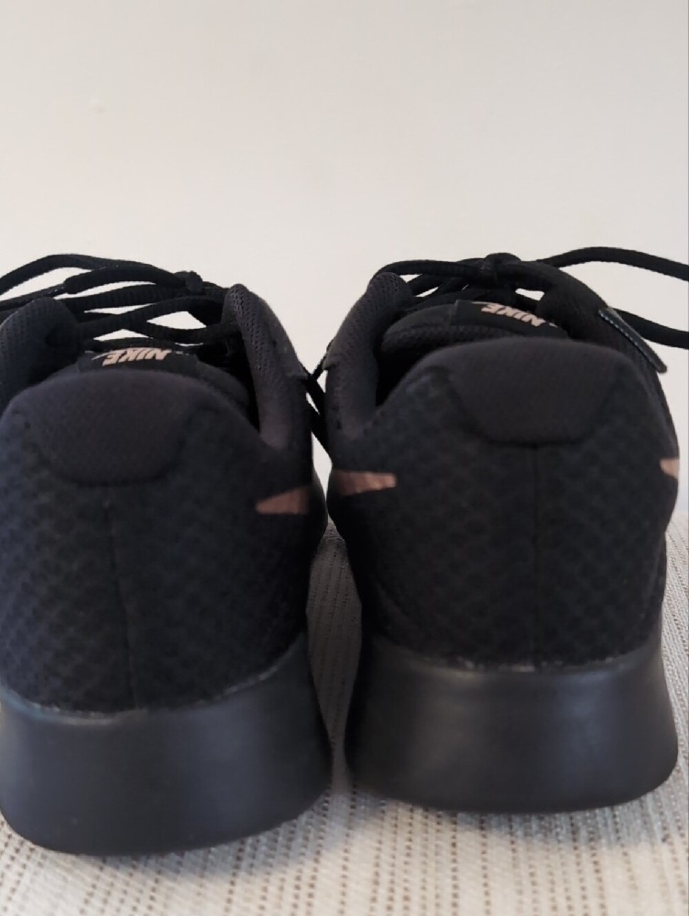 NIKE Tanjun Women's Running Shoes Athletic Sneakers 9 - Picture 7 of 9